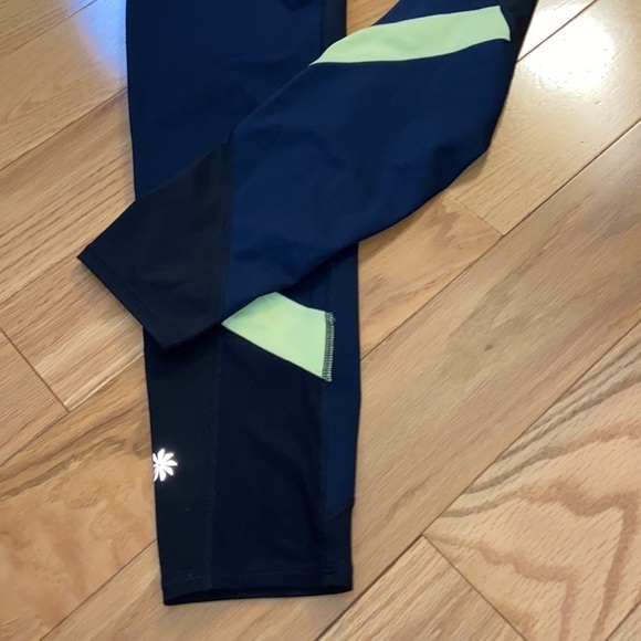 Athleta Color Block Leggings, EUC, barely worn, size M - Picture 3 of 10